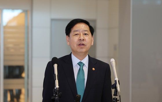 韓国の具潤哲（ク・ユンチョル）経済副首相兼企画財政部長官。［写真 ニュース1］