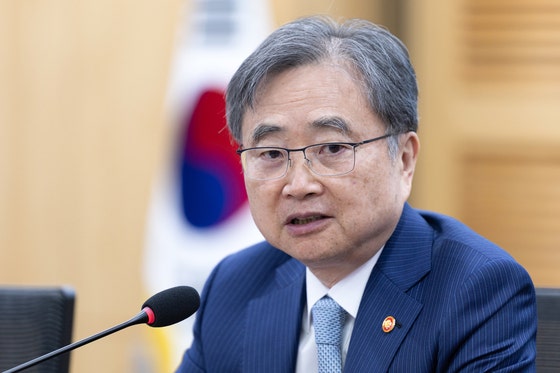 韓国の趙顯（チョ・ヒョン）外交部長官は15日、ソウル汝矣島（ヨイド）の国会で開かれた韓米関係懇談会に出席し、冒頭発言を行った。［写真 ニュース1］