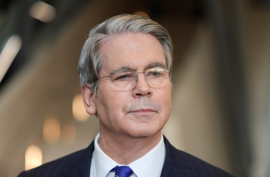 ベッセント米財務長官が26日にマレーシアのクアラルンプールで開かれた米中貿易交渉後に記者らと対話している。［写真 ロイター＝聯合ニュース］