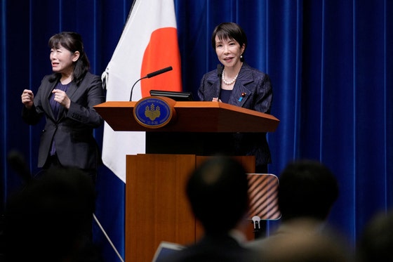 高市早苗首相は21日、東京の首相官邸で行われた記者会見で「北朝鮮の核問題への対応で日米韓3カ国の協力がいつよりも重要だ」とし「韓国は重要な隣国だ。日韓関係の重要性は一層増している」と述べた。 ［ロイター＝聯合ニュース］