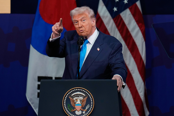 ドナルド・トランプ米大統領が29日、慶尚北道慶州（キョンサンプクト・キョンジュ）で開かれた「2025 APEC CEOサミット」で特別演説を行っている。［AP＝聯合ニュース］