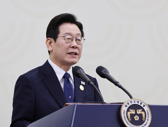 李在明大統領が1日、慶州のAPEC国際メディアセンターで開かれた公式記者会見で発言している。［写真 韓国大統領室写真記者団］