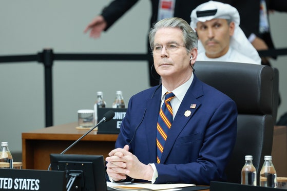 米国のスコット・ベッセント財務長官が10月31日、韓国慶州（キョンジュ）の和白（ファベク）コンベンションセンター（HICO）で開かれた2025年アジア太平洋経済協力（APEC）首脳会議第1セッションに出席している。［写真　聯合ニュース］