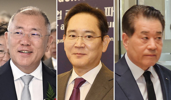 左から現代自動車グループの鄭義宣会長、サムスン電子の李在鎔会長、ポスコグループの張仁和会長。