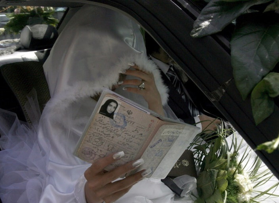 イランの花嫁。記事内容とは関係のない資料写真。［EPA＝聯合ニュース］