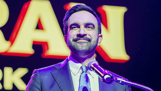 4日にニューヨーク市長に当選したゾーラン・マムダニ氏が演説している。［写真 EPA＝聯合ニュース］