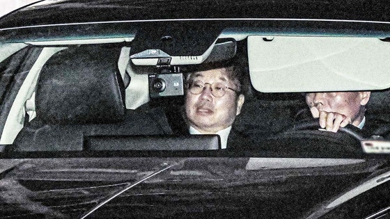 盧万錫（ノ・マンソク）検察総長権限代行が12日、辞意を表明した。大庄洞（デジャンドン）事件1審判決に対する控訴を放棄してから5日ぶりだ。これで検察は検察総長と最高検察庁次長がともに空席となる指揮部空白状態を迎えることになった。 キム・ジョンホ記者