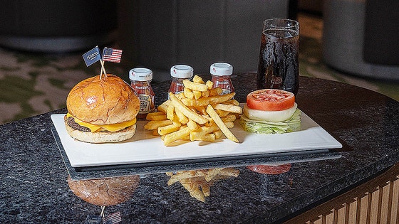 ドナルド・トランプ米国大統領のために特別に作られたヒルトン慶州（キョンジュ）の「トランプ・チーズバーガーセット」。価格は3万5000ウォン（約3690円）。