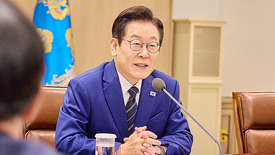 韓国の李在明（イ・ジェミョン）大統領が16日、ソウル竜山（ヨンサン）大統領室庁舎で開かれた韓米関税交渉後続官民合同会議で発言している。［写真 大統領室］