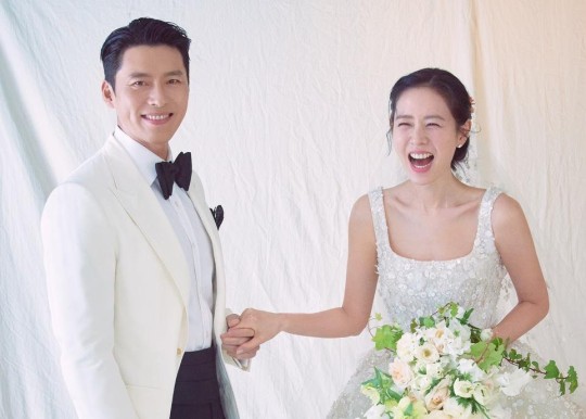 俳優のヒョンビン、ソン・イェジン夫婦。写真は2人が2022年3月31日午後、結婚式を控えて公開したウェディング写真。［写真　MSチームエンターテインメント］