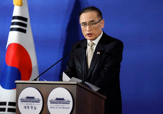 20日、エジプト・カイロのホテルでブリーフィングをする魏聖洛（ウィ・ソンラク）大統領室国家安保室長　チョン・ミンギュ記者