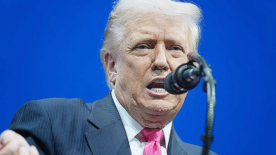 ドナルド・トランプ米国大統領が19日、ワシントンD．C．ケネディセンターで開かれた米・サウジフォーラムで演説をしている。AP＝聯合ニュース