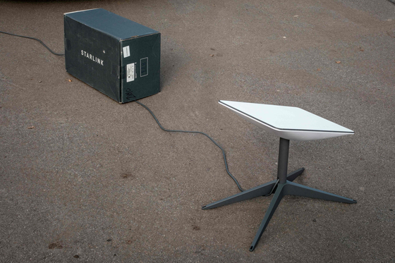 ウクライナのスターリンク衛星インターネットサービスターミナル ［AFP＝聯合ニュース］