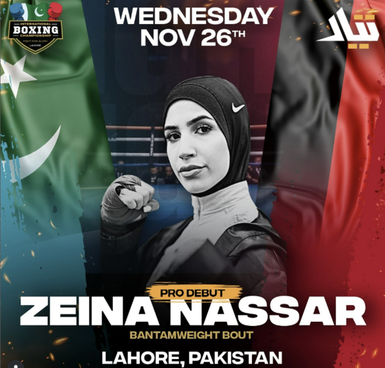 ヒジャブを着用してプロボクシングのデビュー戦に臨んだゼイナ・ナサルさん。［SNS　キャプチャー］