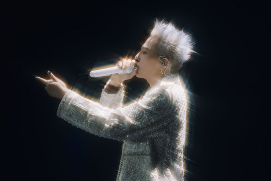 歌手G－DRAGONが3月に京畿道高陽で行われた「2025ワールドツアー」コンサートで公演している。［写真 ニュース1］