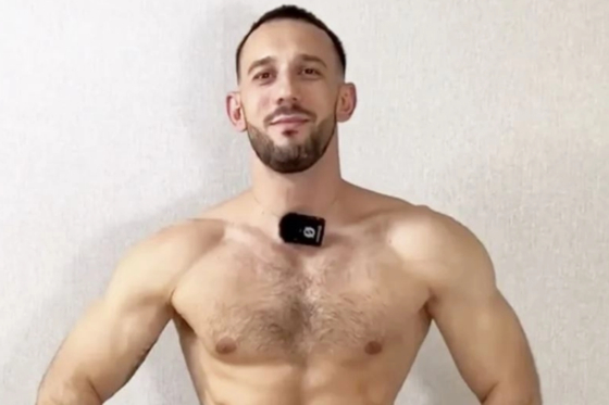   ロシアの有名フィットネストレーナー、ドミトリー・ヌヤンジンさん。［SNS キャプチャー］