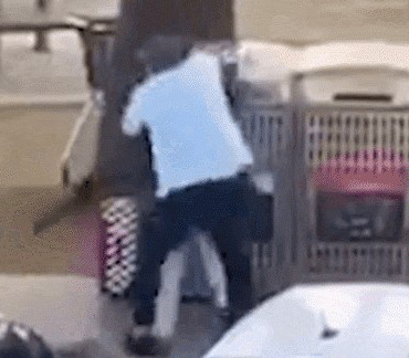  銃撃犯を市民が取り押さえて銃を奪う映像［X　キャプチャー］