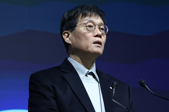 韓国銀行の李昌鏞総裁が15日に開かれた通貨政策カンファレンスであいさつしている。［写真 ニュース1］