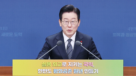 19日、政府ソウル庁舎別館で開かれた外交部（在外同胞庁）・統一部業務報告で発言する李在明（イ・ジェミョン）大統領 ［聯合ニュース］