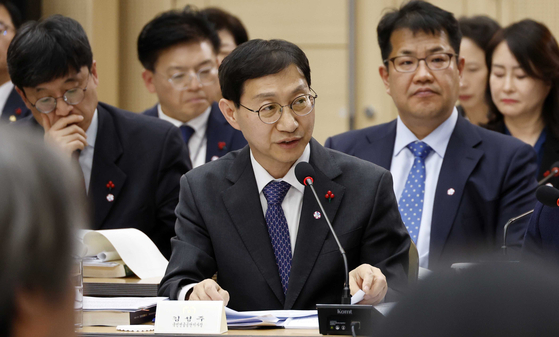 国民年金公団の金成柱理事長が16日、世宗コンベンションセンターで開かれた保健福祉部の業務報告で発言している。［写真 大統領室写真記者団］