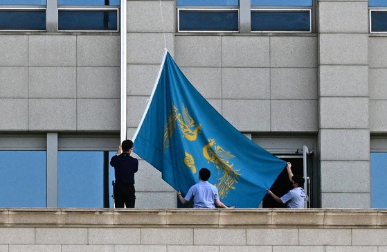 李在明大統領就任初日の6月4日、大統領室庁舎で鳳凰旗が掲揚されている。［写真 大統領室］