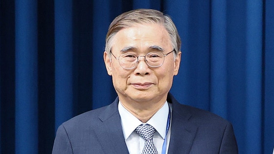 6月4日、ソウル竜山（ヨンサン）大統領室庁舎で開かれた李在明（イ・ジェミョン）政権の最初の人事ブリーフィングで、李鍾奭（イ・ジョンソク）新任国家情報院長候補が紹介されている。 ［聯合ニュース］