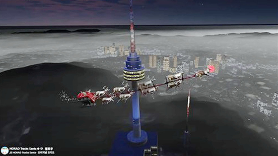 韓国の南山（ナムサン）ソウルタワー上空を通過するサンタ。［写真 フェイスブック「NORAD Tracks Santa」映像 キャプチャー］