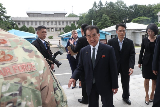 北朝鮮のキム・チャンソン国務委員会部長 青瓦台写真記者団