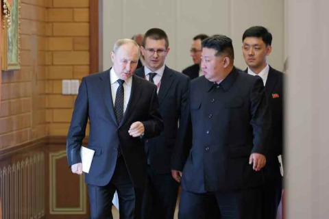 ロシアのウラジーミル・プーチン大統領と金正恩（キム・ジョンウン）北朝鮮国務委員長。［労働新聞＝ニュース1］