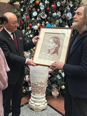   ロシアの有名画家が描いた金与正副部長の肖像画。［SNS　キャプチャー］