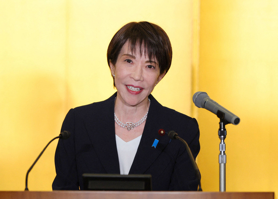 5日、三重県の伊勢神宮参拝を終えた後、記者会見を行った高市早苗首相 ［時事通信・AFP＝聯合ニュース］