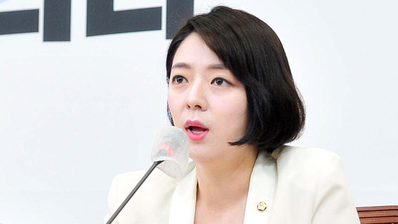   女性アナウンサー出身の国民の力・裵賢鎮（ペ・ヒョンジン）議員。