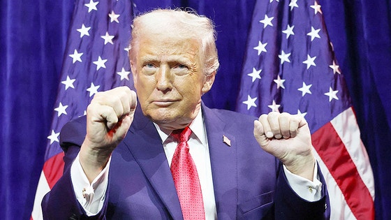 6日（現地時間）、ワシントンの「トランプ－ケネディセンター」で開催された共和党下院議員の年次政策会議で演説するトランプ大統領 ［ロイター＝聯合ニュース］