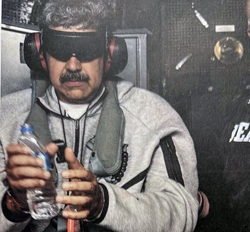 3日（現地時間）、ドナルド・トランプ米大統領が、米軍の軍事作戦で拘束したベネズエラのニコラス・マドゥロ大統領の写真を、自身のソーシャルメディア「トゥルース・ソーシャル」に公開した。［トゥルース・ソーシャル　キャプチャー］