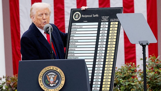 昨年4月2日にトランプ米大統領が相互関税リストを発表した。［写真 ロイター通信＝聯合ニュース］