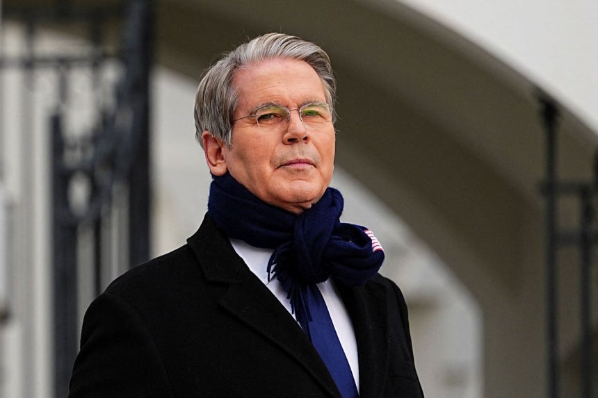 ベッセント米財務長官が先月13日にホワイトハウスで開かれた行事に参加した後取材陣と対話している。［写真 ロイター＝聯合ニュース］