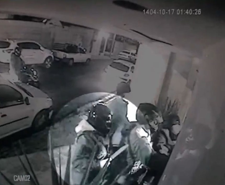  イラン治安部隊がデモ隊を鎮圧する様子［X　キャプチャー］