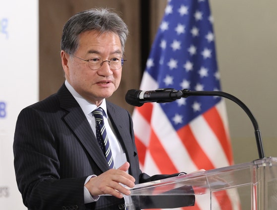 昨年3月18日、ソウル鍾路区（チョンノグ）フォーシーズンズホテルで開かれた駐韓米国商工会議所（AMCHAM）招請特別懇談会に出席した当時のジョセフ・ユン駐韓米国大使代理 ［ニュース1］