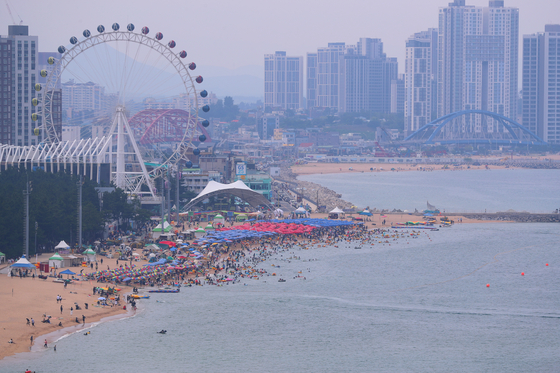 江原道束草海水浴場の大観覧車「束草アイ」 ［聯合ニュース］