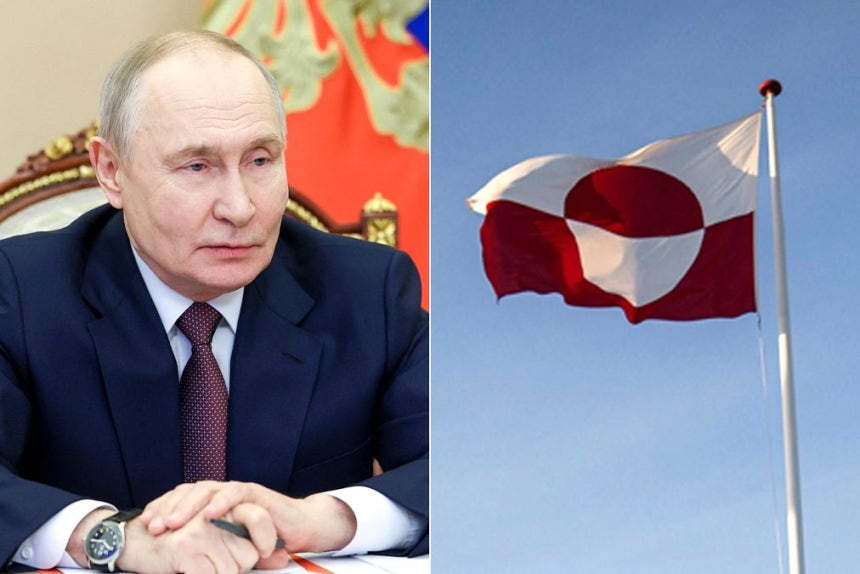 ロシアのプーチン大統領（左）とグリーンランドの首都ヌーク市庁前に掲揚されたグリーンランド旗 ［AFP＝聯合ニュース］