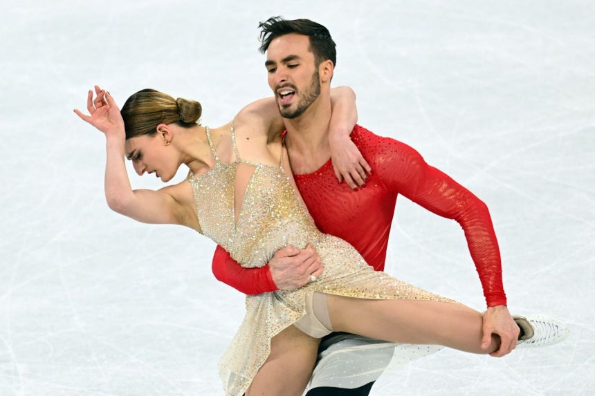 2022年北京冬季五輪のフィギュア・アイスダンスで金メダルを獲得した当時のガブリエラ・パパダキスとギヨーム・シゼロン。AFP＝聯合ニュース