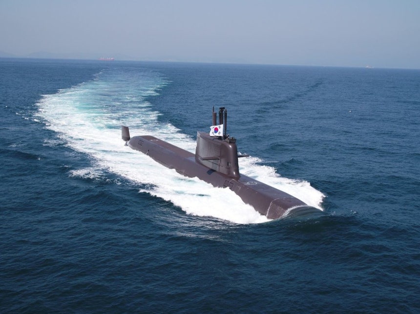 張保皐ⅢバッチIの3番艦「申采浩」の試運転の様子。［写真 HD現代］