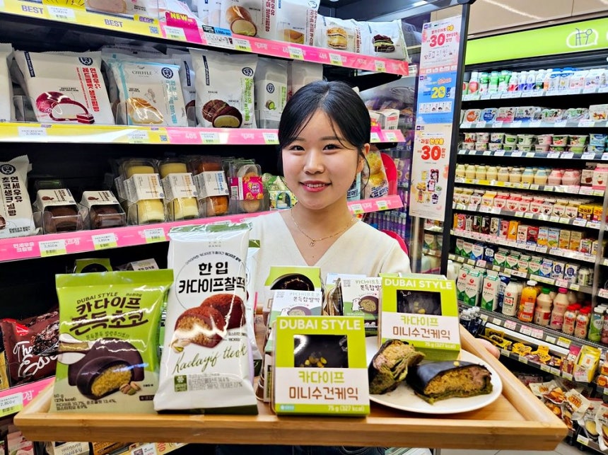 コンビニエンスストアのCUが発売したドバイ・デザートの数々。［写真 CU］