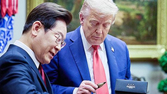 昨年8月、李在明（イ・ジェミョン）大統領がホワイトハウスでの韓米首脳会談でトランプ米大統領に芳名録作成に使用した万年筆を贈った。この日、李大統領はMASGAプロジェクトを核心議題として挙げた。 中央フォト