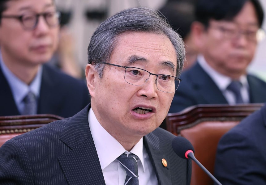 28日、国会で開かれた外交統一委全体会議に出席し、議員の質問に答える趙顕（チョ・ヒョン）外交部長官 イム・ヒョンドン記者