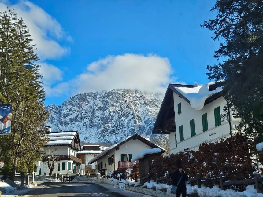 コルティナダンペッツォの全景 コ・ボンジュン記者