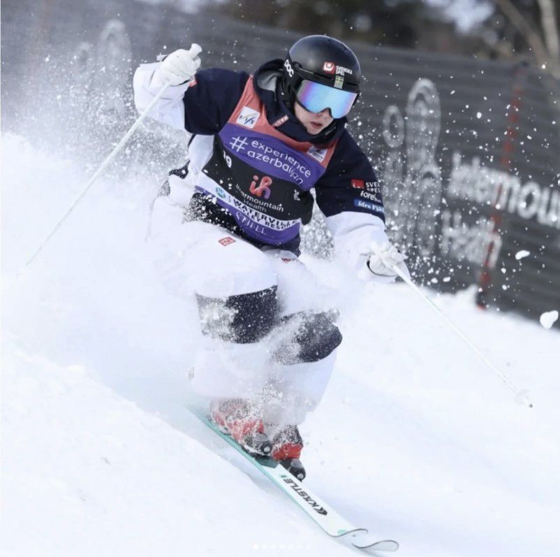 トランスジェンダー選手として唯一スキー競技に出場するエリス・ルンドホルム。［インスタグラム　キャプチャー］