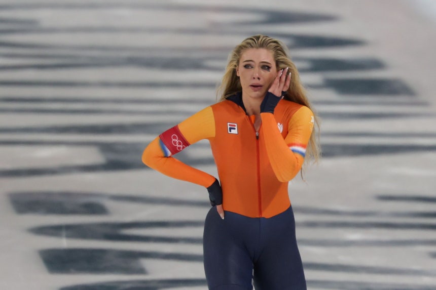 オランダのスピードスケート選手ユッタ・レールダムが9日（現地時間）、イタリア・ミラノのスピードスケート・スタジアムで行われた女子1000メートルで金メダルを確定させた後、喜びの涙を流している。 キム・ジョンホ記者