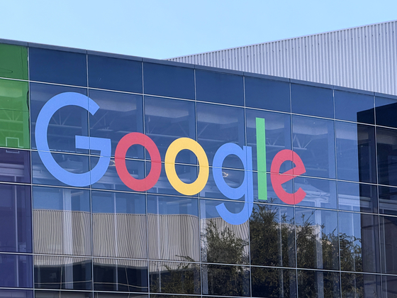 グーグルおよびその親会社アルファベットの本社外観。米カリフォルニア州マウンテンビューに位置する。EPA＝聯合ニュース