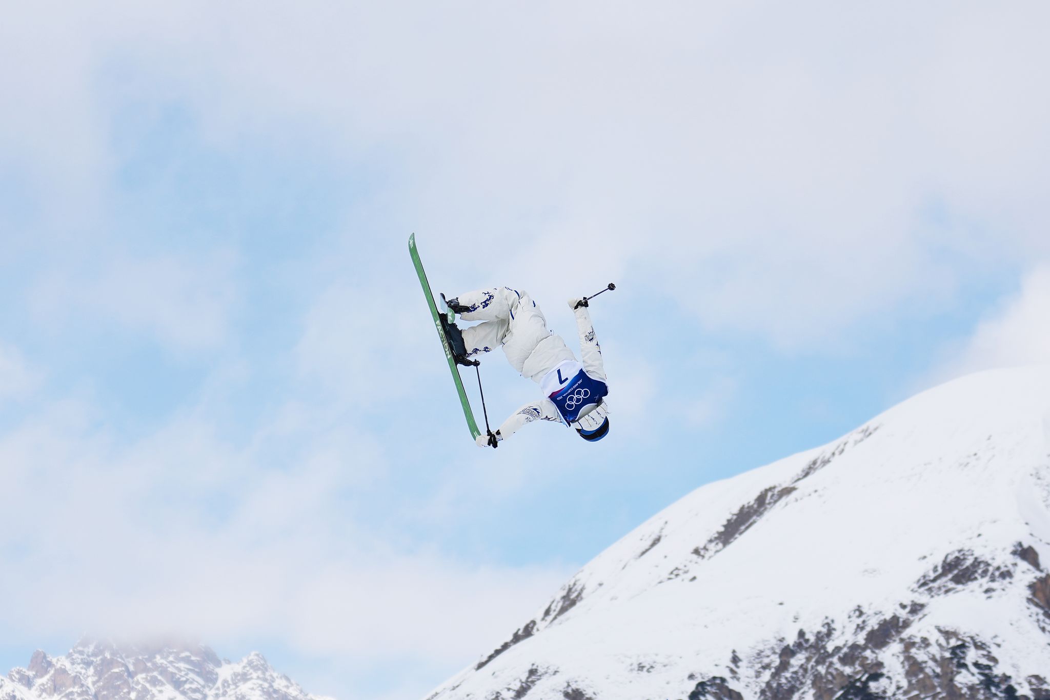   ジャンプを披露するフリースタイルスキー界のスター、谷愛凌（アイリーン・グー）。AP＝聯合ニュース